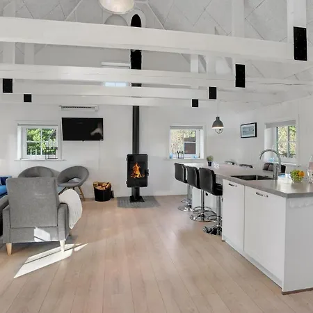 Three-bedroom In Feriehus