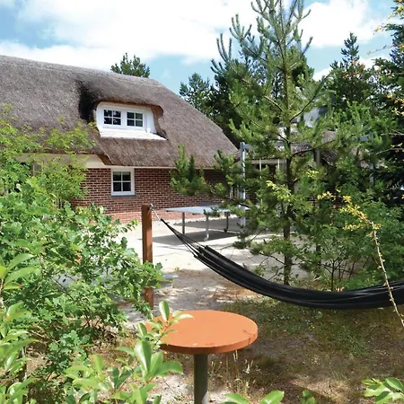 Three-bedroom In Holiday home